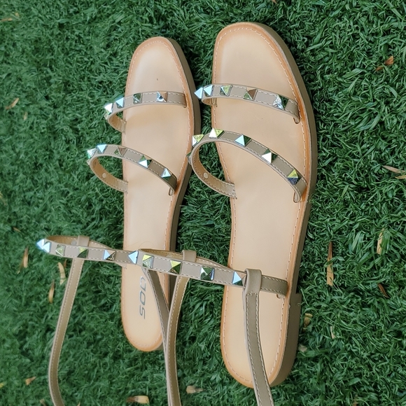 NWT Soda Studded Strappy Tan Sandals Size 7 1/2 - Picture 14 of 14
